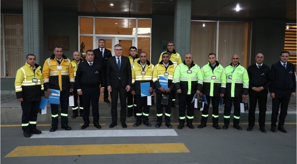 gence-rqii-nin-numunevi-ishchileri-teltif-edilib-foto