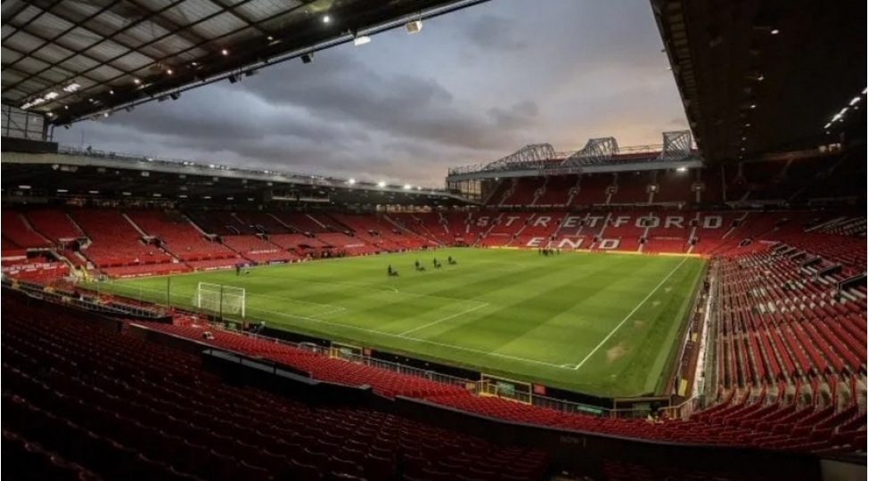 gemiriciler-manchester-yunaytedin-stadionunu-istila-edib