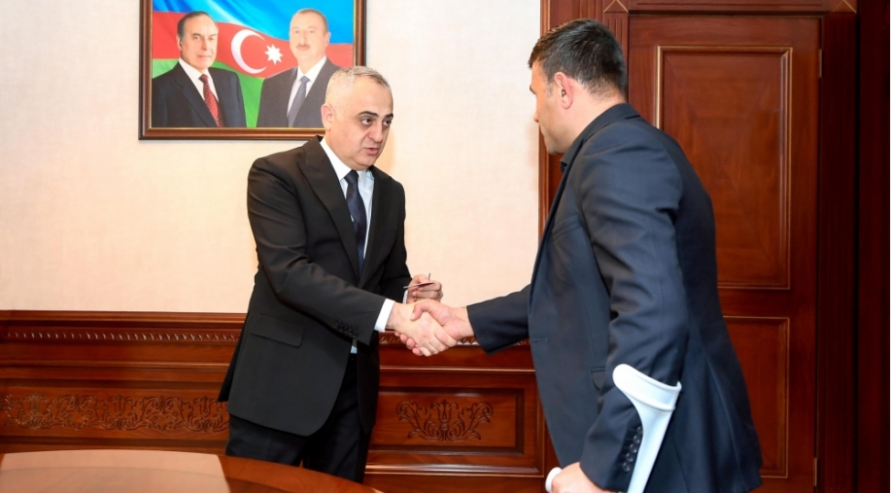 naxchivanda-elilliyi-mueyyen-olunumsh-shexslere-avtomobil-ve-seyyar-kofe-evleri-teqdim-edilib-foto