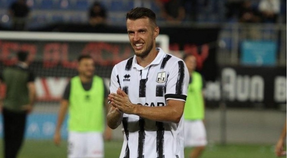 neftchi-legioneri-ile-yollarini-ayirib