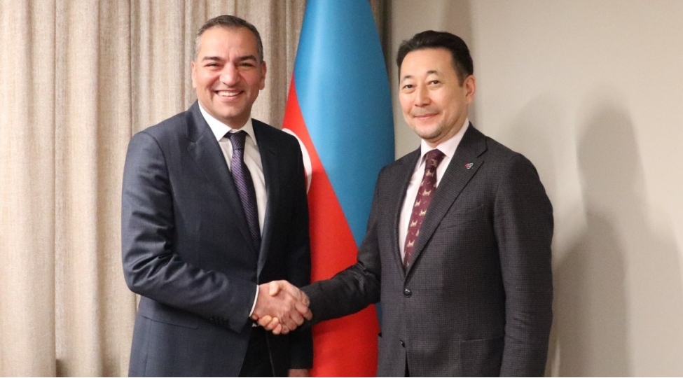 dovlet-turizm-agentliyinin-sedri-aqem-sedri-ile-gorushub-foto