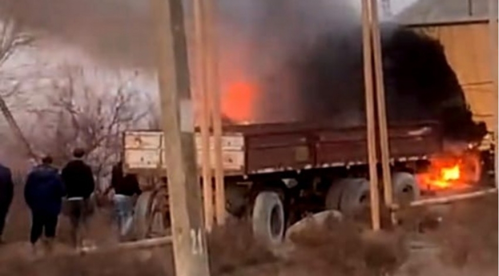 salyanda-yuk-mashininin-cheni-partlayib-ata-ve-ogul-yaniq-xesaretleri-alib