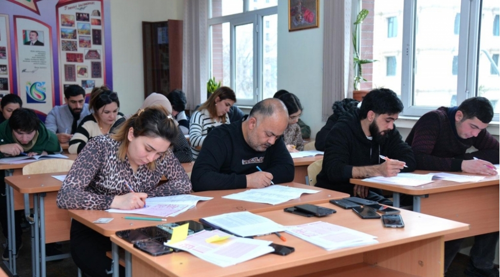 bu-gun-minden-artiq-shagird-eksternat-imtahanlarinda-ishtirak-edib