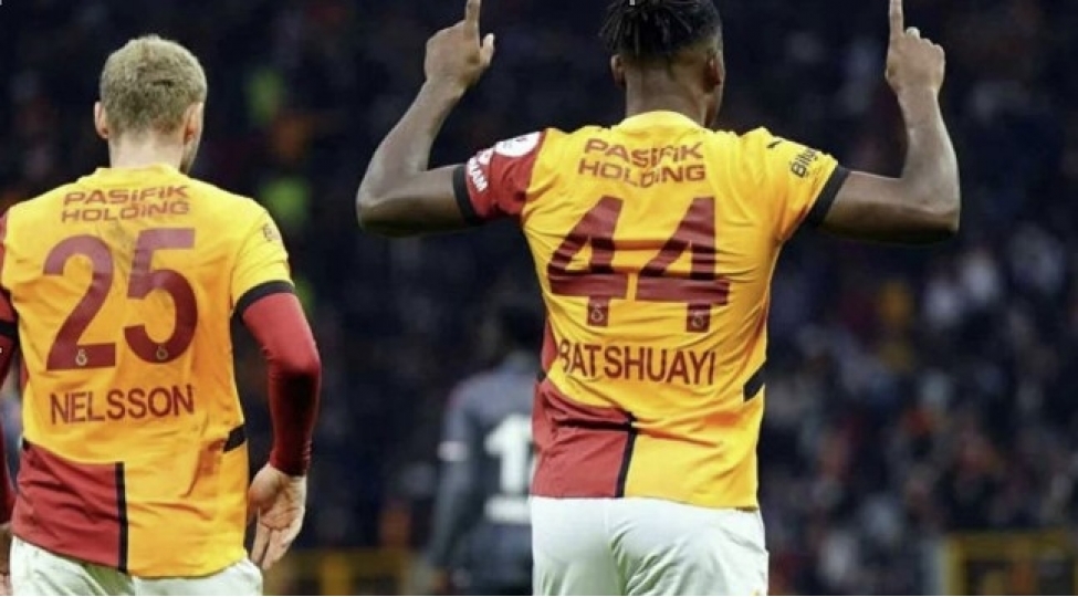 qalatasaray-bir-futbolchusu-ile-yollarini-ayirib-ikisini-icareye-verib