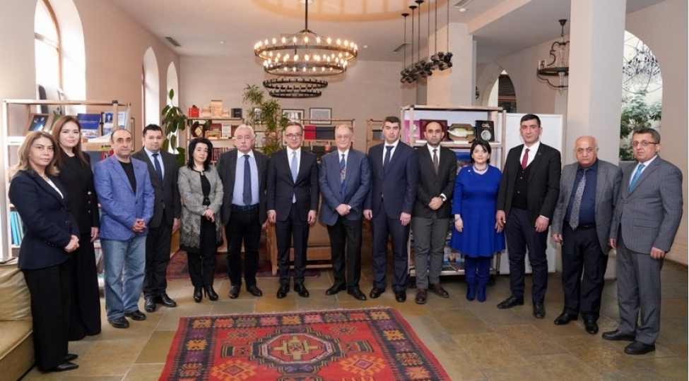 dovlet-komitesinin-sedri-ictimai-shuranin-yeni-terkibde-uzvleri-ile-gorushub