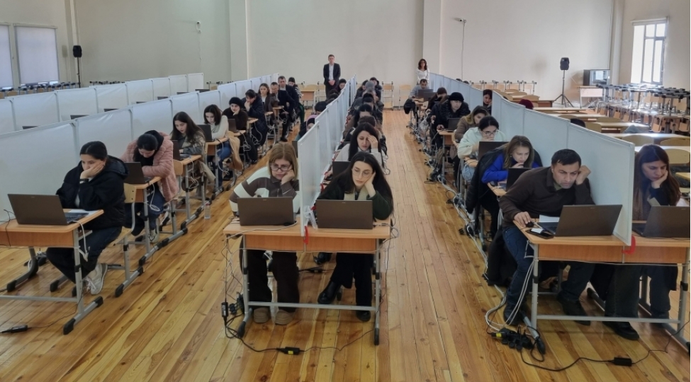 shimal-qerb-bolgesi-uzre-tehsil-muessiselerindeki-vakant-vezifelere-610-namized-imtahan-verib