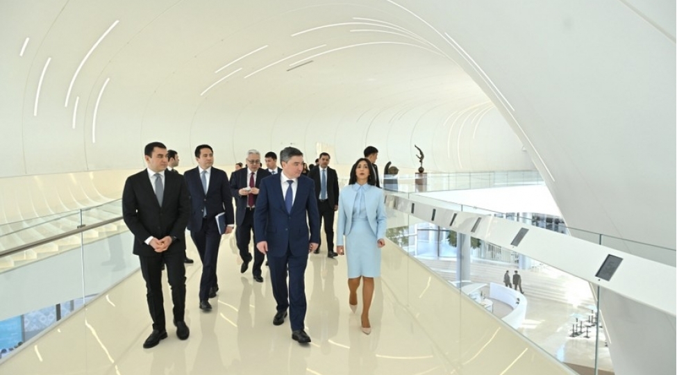 qazaxistanin-bash-naziri-heyder-eliyev-merkezinde-olub