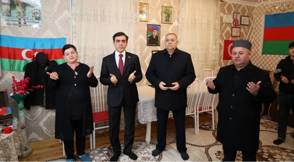 deputat-shehid-ailesini-ziyaret-edib-foto-3