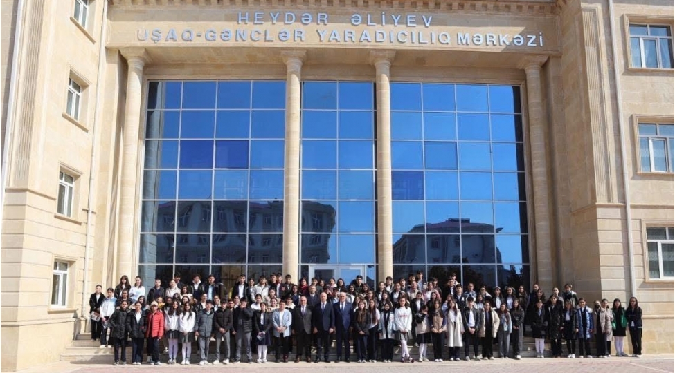 bsu-nun-rektoru-naxchivan-sheherinde-shagirdlerle-gorushub-foto