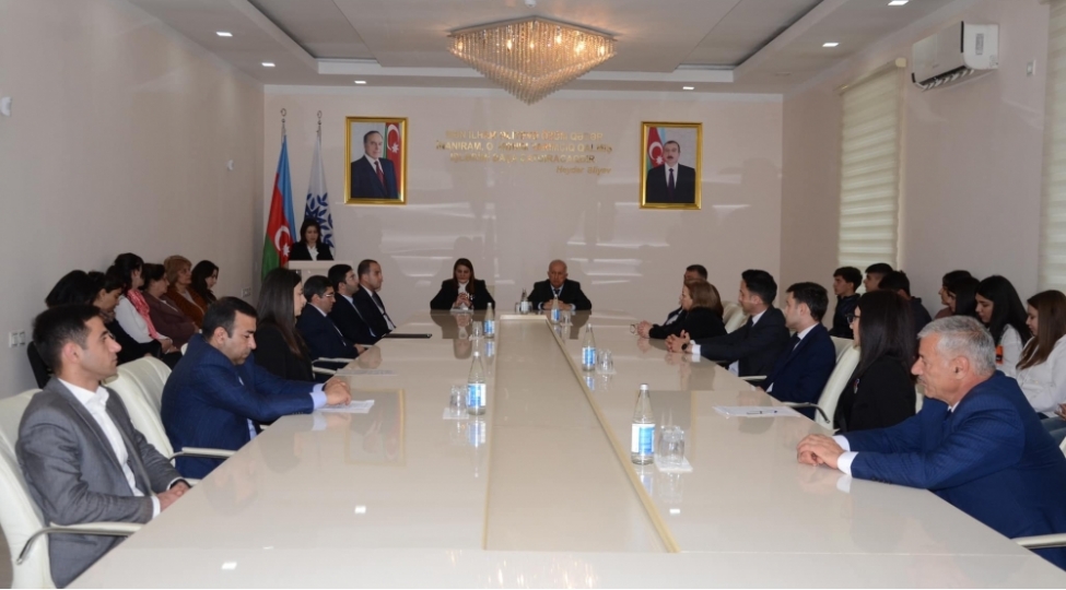 umummilli-lider-heyder-eliyev-musteqil-azerbaycan-konstitusiyasinin-muellifidir-movzusunda-deyirmi-masa