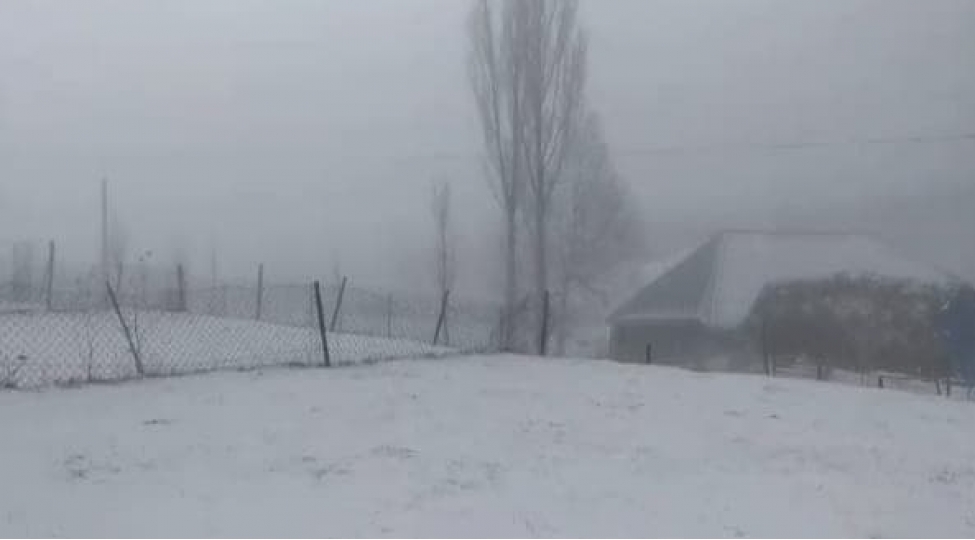 shimal-bolgesinde-yuksek-dagliq-erazilerde-qar-mushahide-olunur-foto