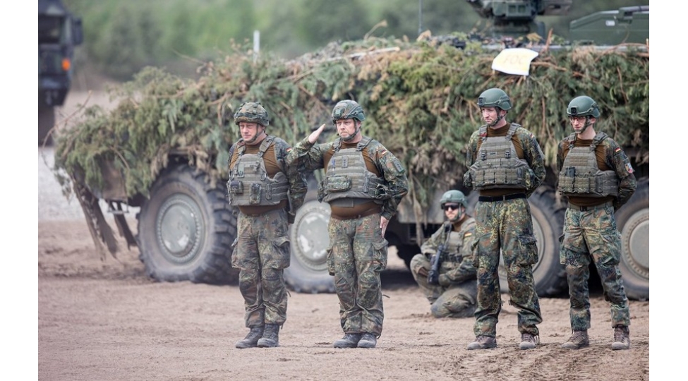 litvada-itkin-dushmush-dord-amerikali-herbchinin-meyiti-tapilib