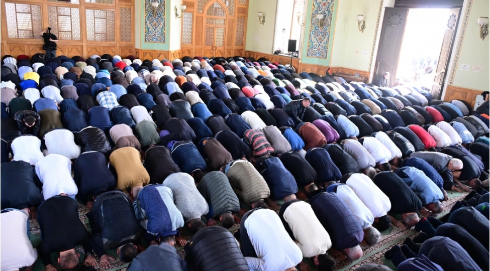 ramazan-munasibetile-bayram-namazi-qilinib