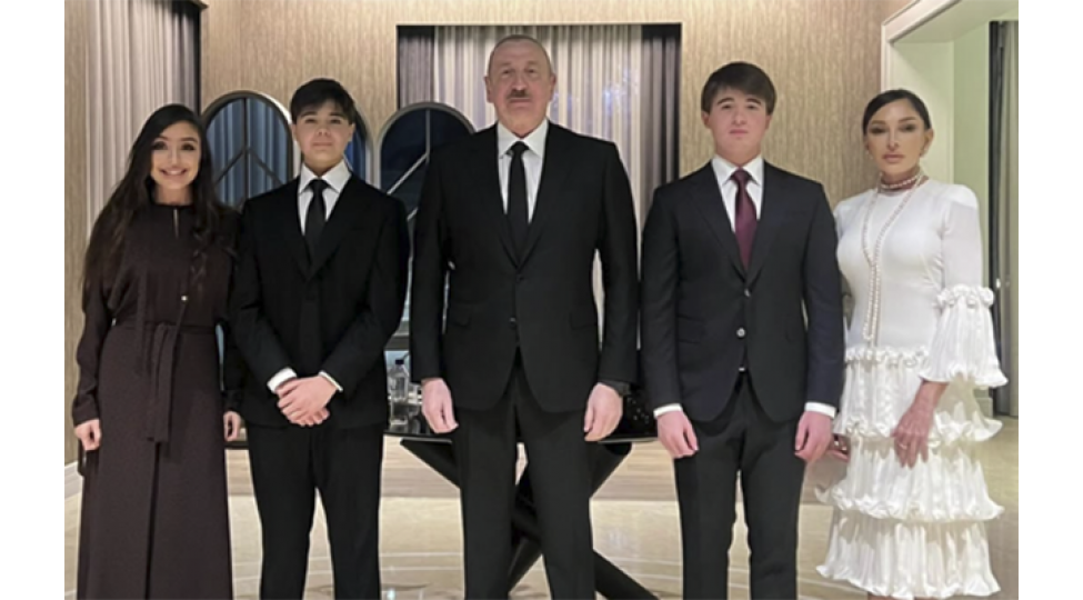 prezident-aile-uzvleri-ile-antalyada-foto