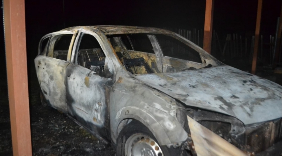 mingechevirde-yashayish-evi-ve-avtomobil-yanib