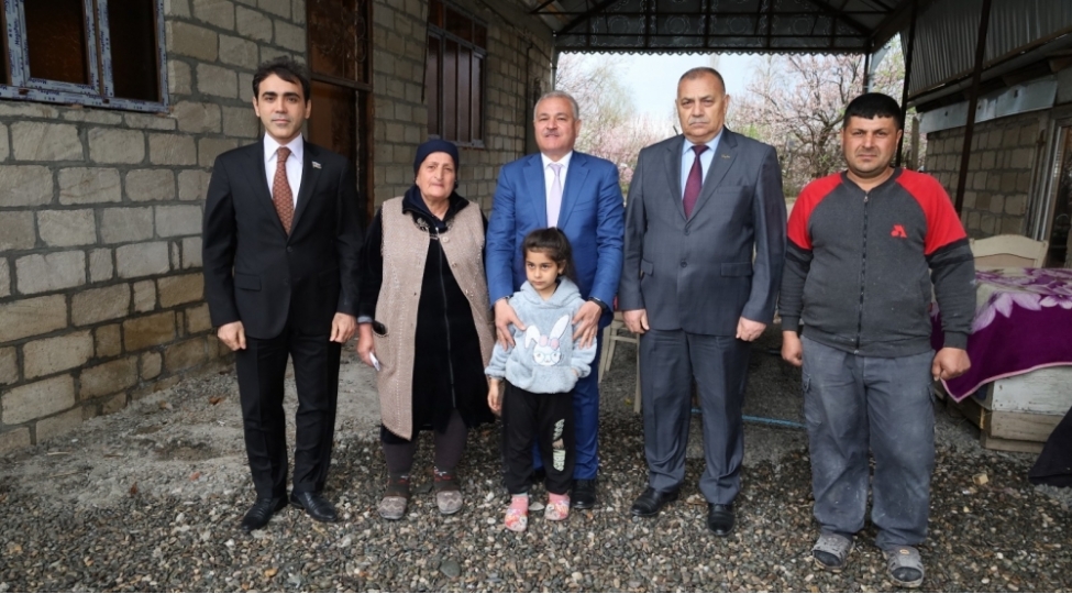 terterde-shehid-ailesi-ziyaret-olunub