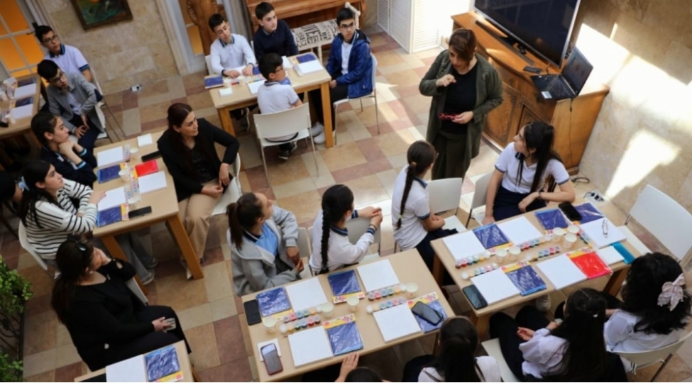 sona-ananin-xalchasi-mekteblilerin-gozu-ile-canlandi-foto