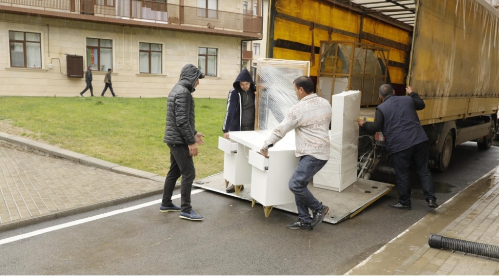 fuzuli-ve-cebrayilda-daha-bir-qrup-sakine-ozunumeshgulluq-proqrami-uzre-avadanliqlar-verilib