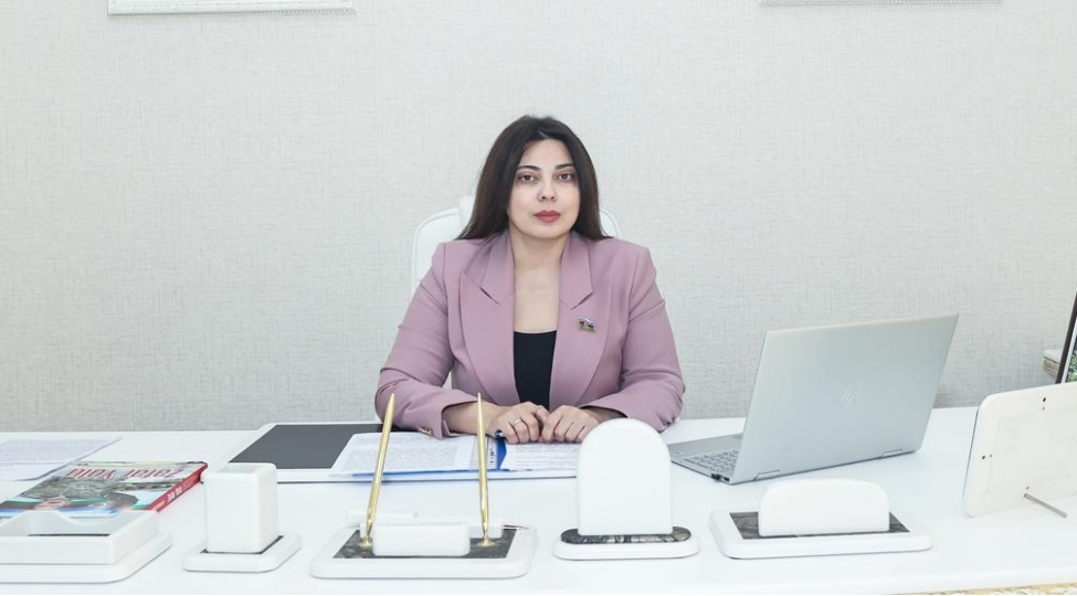 azerbaycan-diline-dovlet-dili-statusunun-verilmesi-ulu-onderin-xalq-qarshisinda-tarixi-xidmetlerinden-biridir