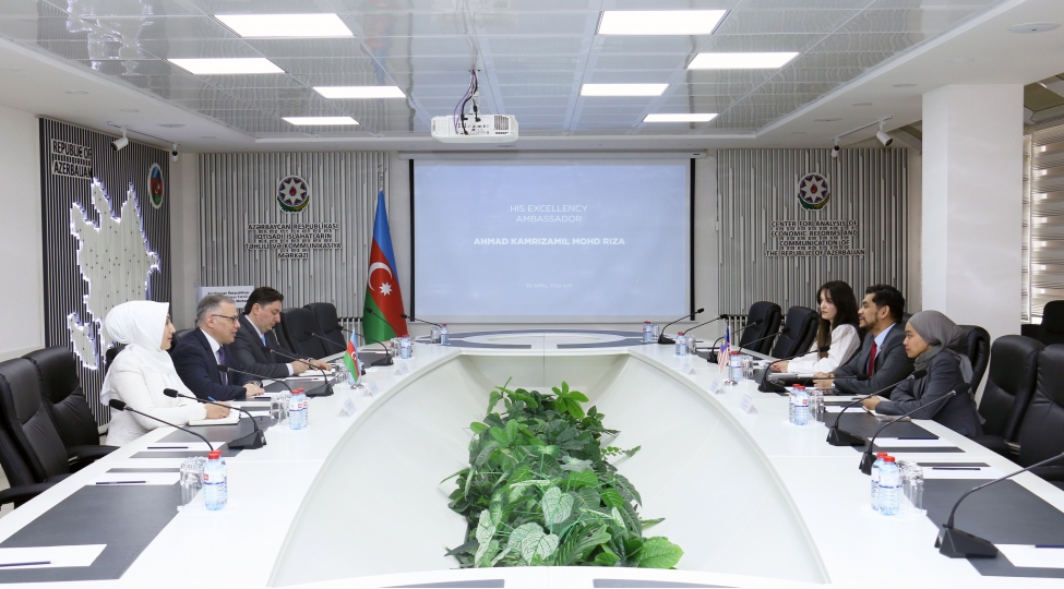 vusal-qasimli-malayziyanin-azerbaycandaki-sefirini-qebul-edib-foto