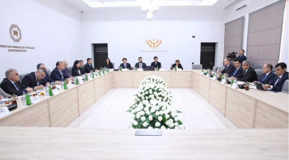 ahik-de-emek-ve-ehalinin-sosial-mudafiesi-nazirliyinin-numayendeleri-ile-gorush-kechirilib