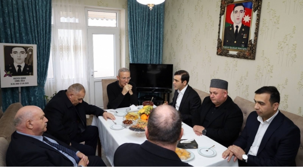 anar-memmedov-terterde-shehid-ailesini-ziyaret-edib