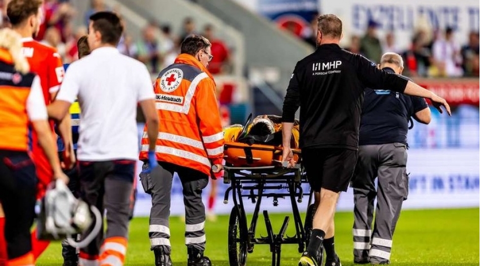 bundesliqa-matchinda-zedelenen-qapichinin-beyni-silkelenib
