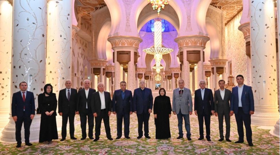 parlament-numayende-heyeti-ebu-dabide-sheyx-zayed-mescid-kompleksi-ile-tanish-olub