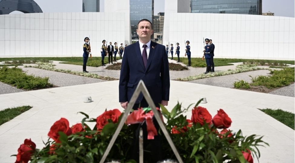 belarusun-bash-naziri-zefer-parkini-ziyaret-edib