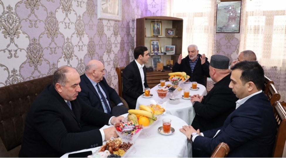 milli-meclisin-deputati-terterde-shehid-ailesini-ziyaret-edib