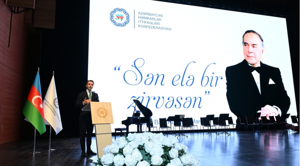 ulu-onderin-anadan-olmasinin-102-ci-ildonumune-hesr-edilen-sen-ele-bir-zirvesen-adli-konsert-proqrami-teshkil-edilib-fotolar