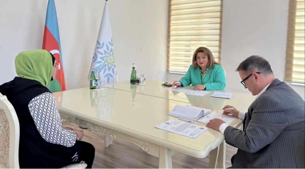 hicran-huseynova-vetendashlarla-novbeti-gorush-kechirib-foto