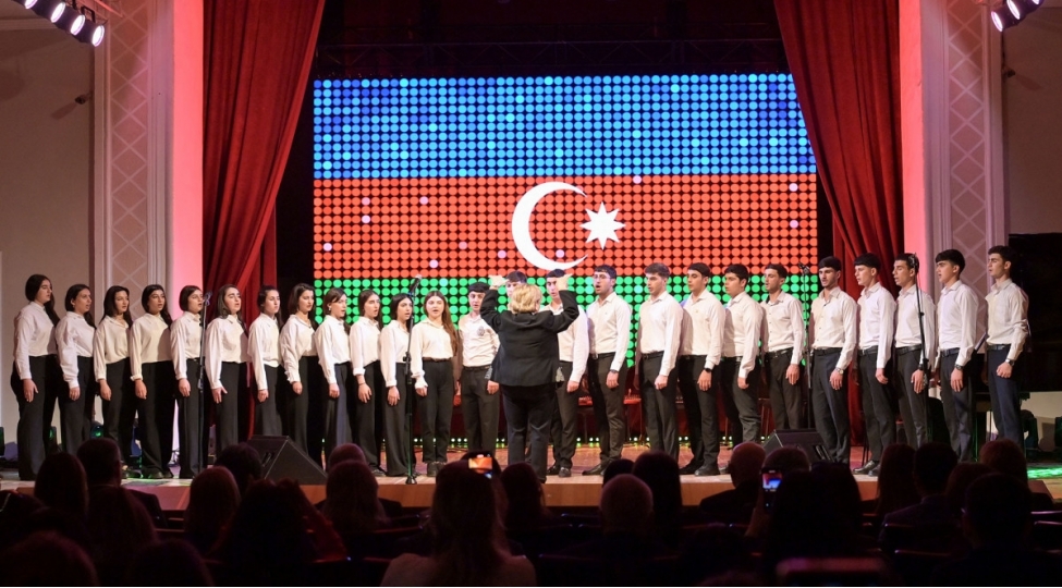 sen-ele-bir-zirvesen-respublika-ifa-musabiqesinin-yekun-konserti-olub