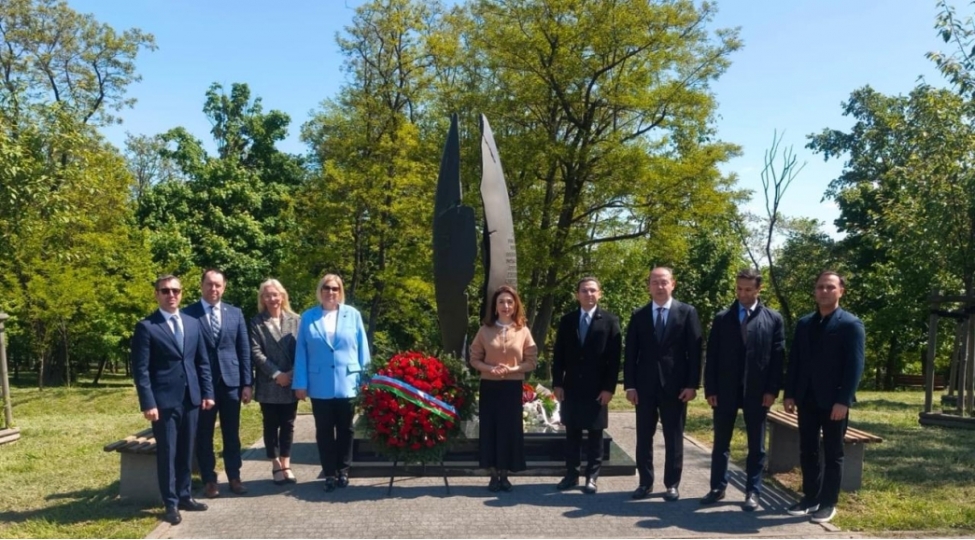 umummilli-lider-heyder-eliyevin-anadan-olmasinin-102-ci-ildonumu-polshada-qeyd-edilib