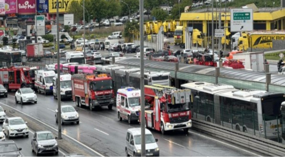 istanbulda-metrobus-qezasi-48-nefer-yaralanib