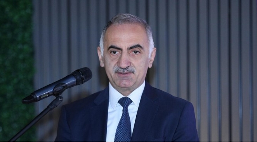 sektor-mudiri-media-subyektlerinde-it-mutexessis-chatishmazligi-var