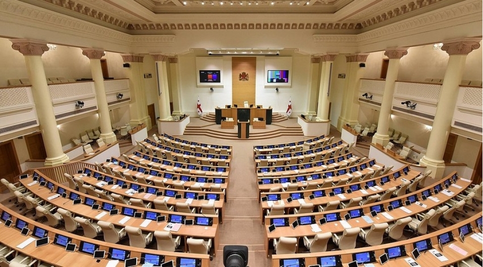 gurcustan-parlamentinde-sari-tehlukesizlik-seviyyesi-tetbiq-olunub
