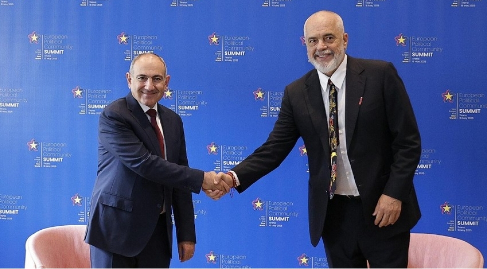 pashinyan-albaniyali-hemkari-ile-azerbaycanla-sulh-sazishinin-imzalanmasinin-ehemiyyetinden-danishib