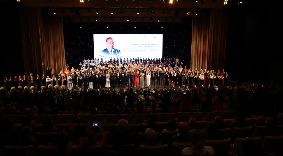 ulu-onderin-102-illiyine-hesr-olunan-bedii-yaradiciliq-musabiqe-festivalinin-yekun-konserti-kechirilib