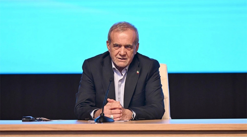 pezeshkian-tramp-bir-terefden-sulhden-danishir-diger-terefden-hede-qorxu-gelir