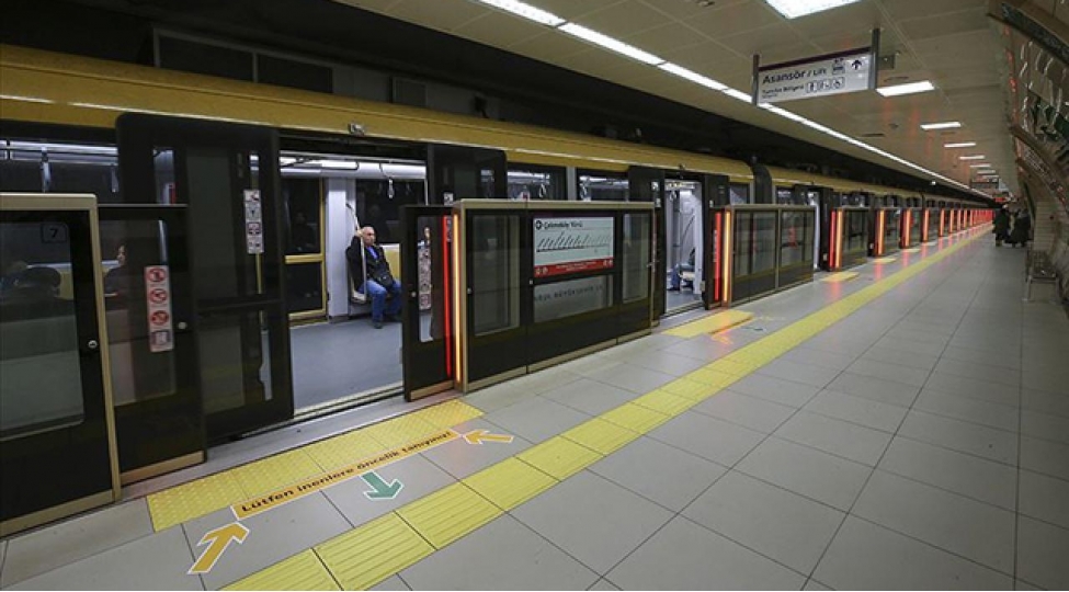 turkiyede-metro-stansiyasinda-yangin-bash-verib
