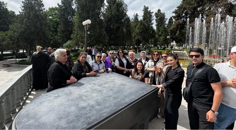 sumqayitda-yashayan-bir-qrup-shehid-ailesi-ve-veten-muharibesi-qazileri-xankendi-sheherine-sefer-edibler