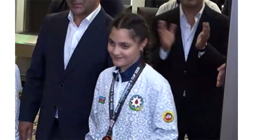 emine-bakida-bele-qarshilandi-video