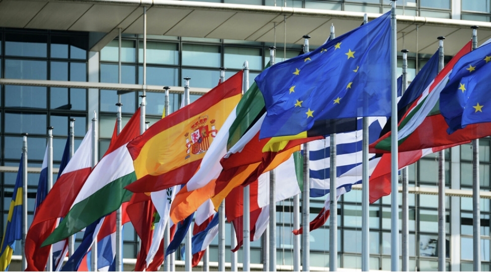 politico-brussel-ai-de-mallarin-vahid-etiketlenmesini-qurmaq-niyyetindedir