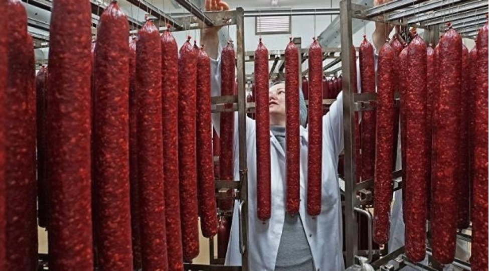 azerbaycanda-kolbasa-ehtiyati-16-azalib