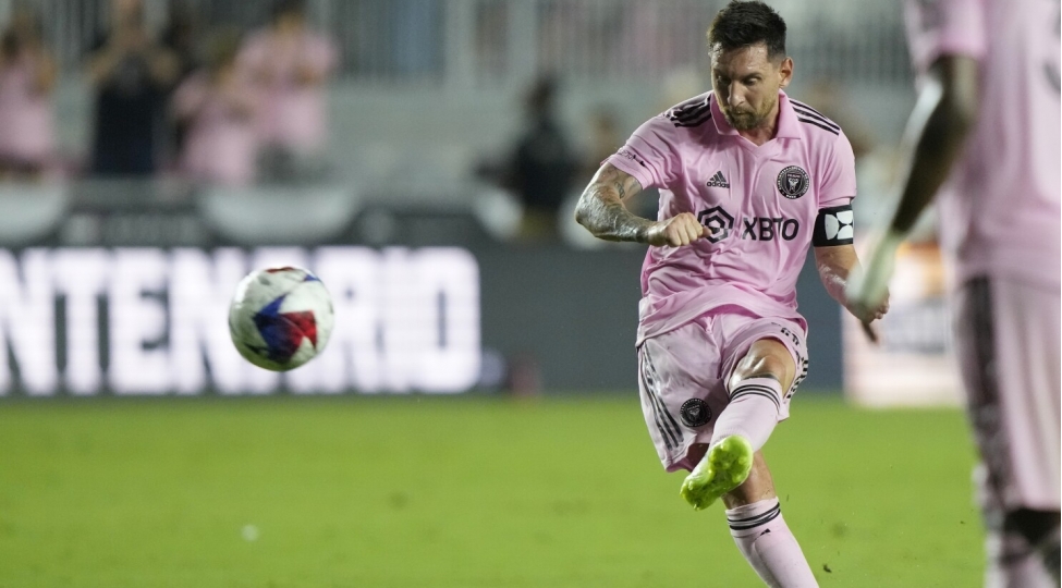 messi-cerime-zerbelerinden-vurdugu-qollarin-sayina-gore-ronaldinyonu-otub