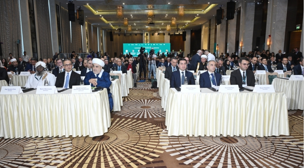 azerbaycan-butun-xalqlarin-boyuk-gozel-ailesidir