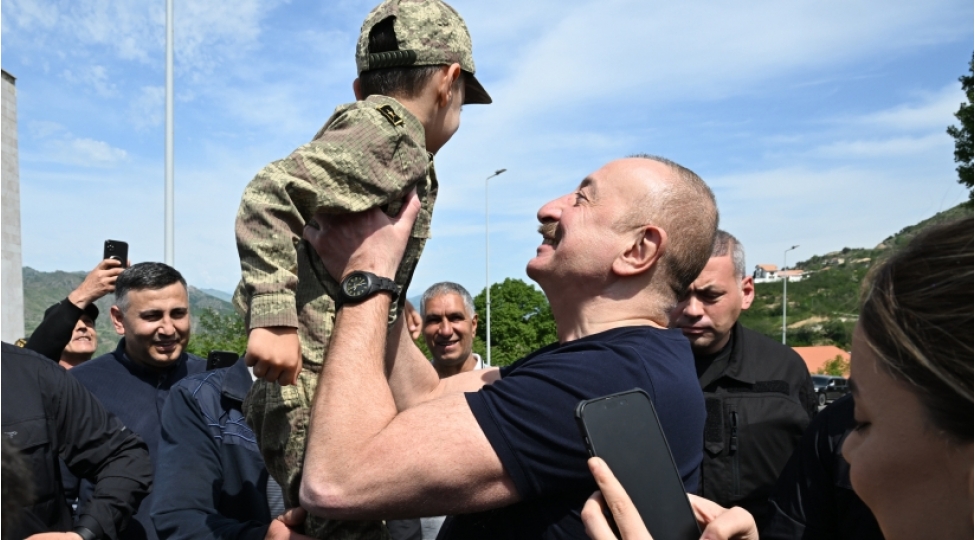 prezident-ilham-eliyev-lachin-sheherinde-sakinlerle-gorushub-yenilenibfoto