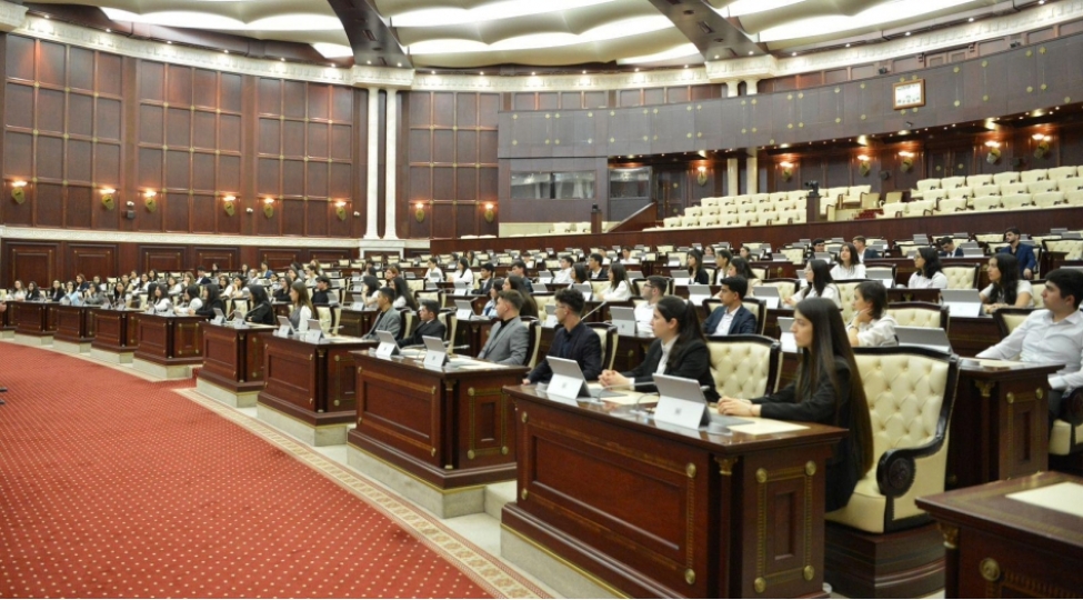 qarabag-universitetinin-telebeleri-milli-meclisde-olublar-foto