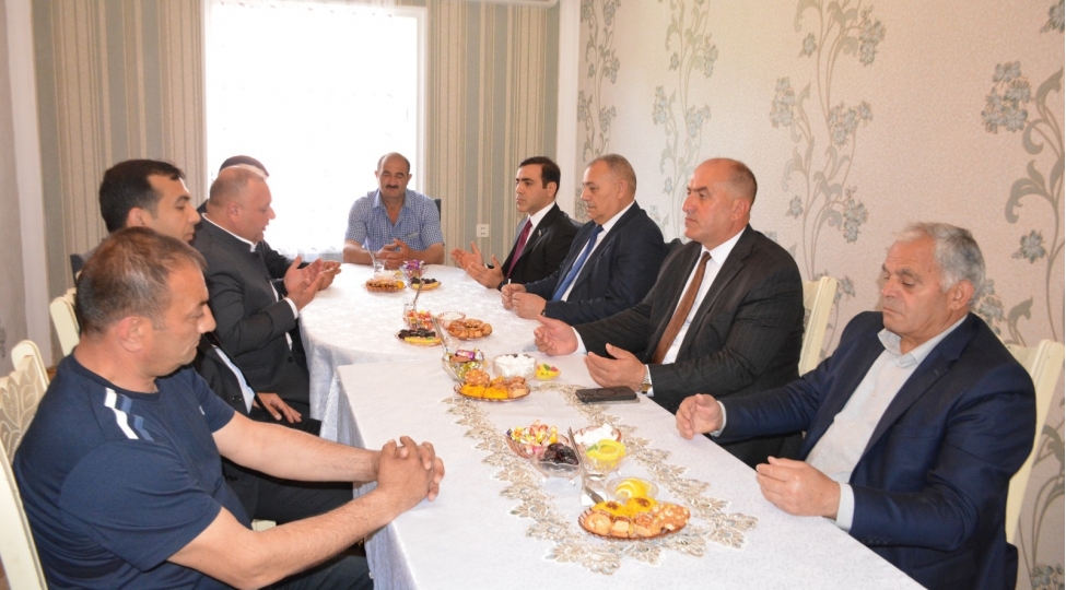 millet-vekili-terterde-shehid-ailesini-ziyaret-edib